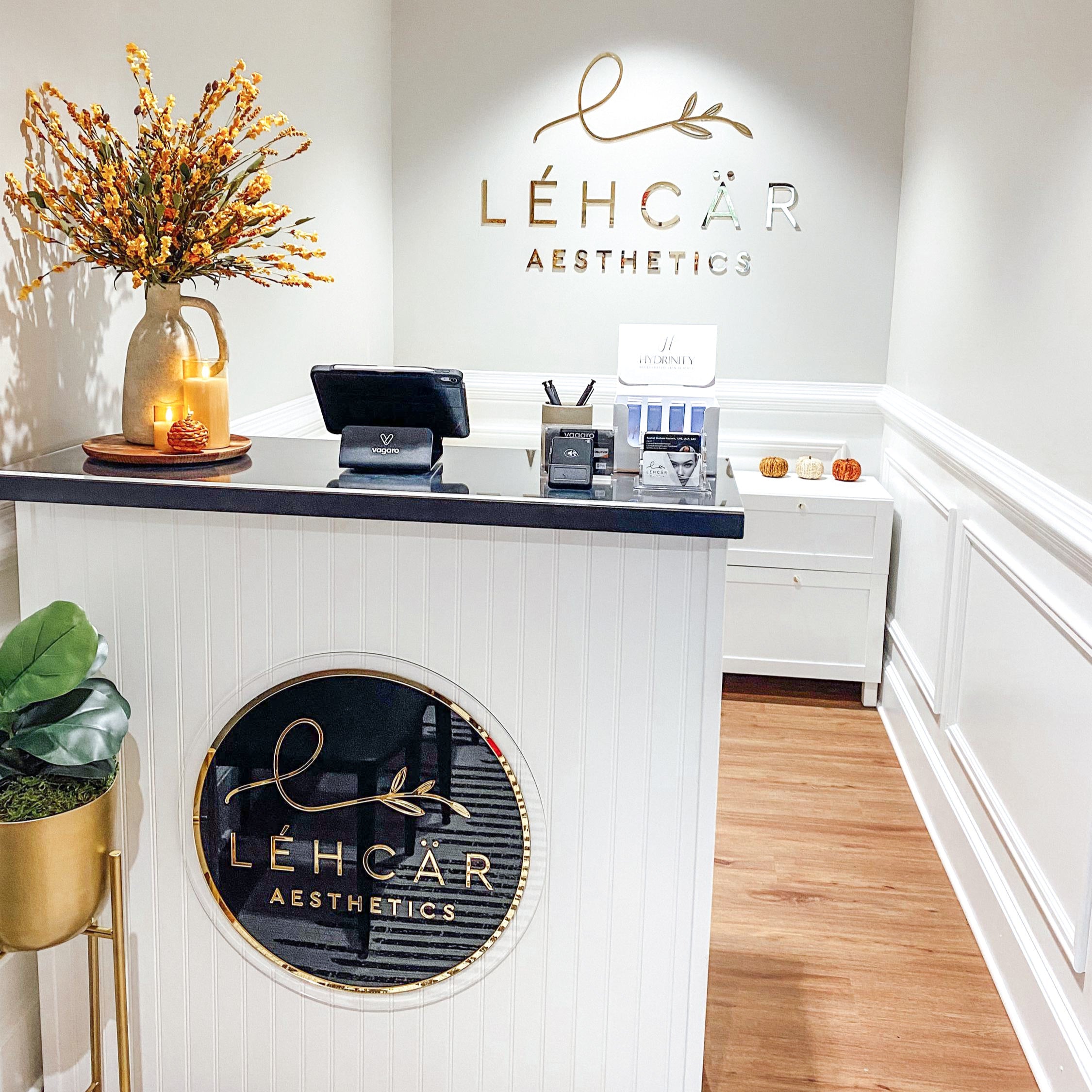 Léhcar Aesthetics reception desk with decorative elements in a professional setting